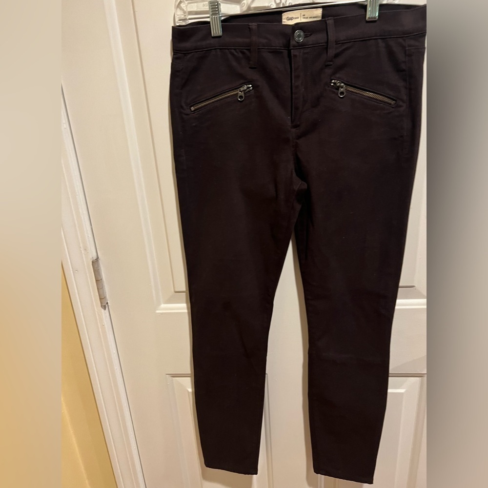 Gap trendy straight leg skinny jeans size 8
